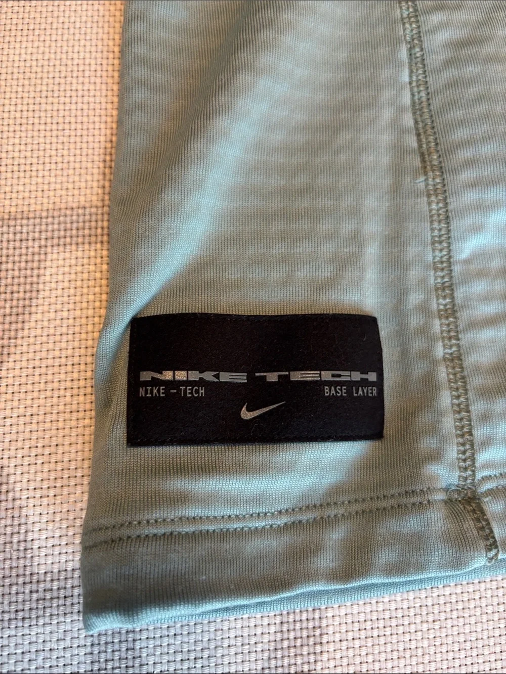 Nike Tech Men’s Thermal Base Layer in Sage Green size medium
